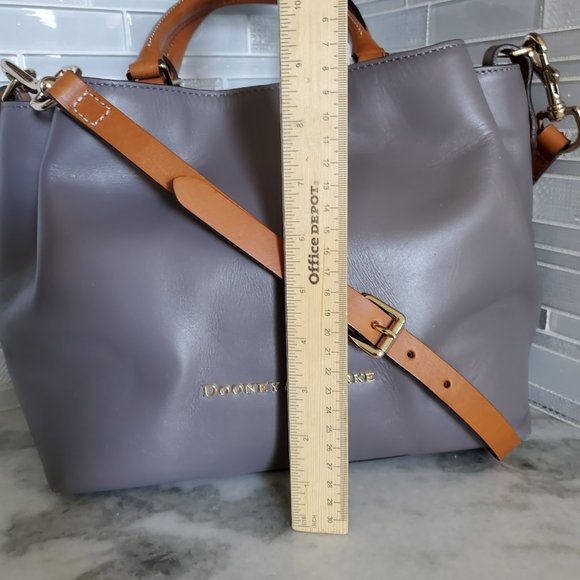 NWOT Dooney and Bourke City Barlow Crossbody Taupe Perfect Condition - Picture 4 of 16